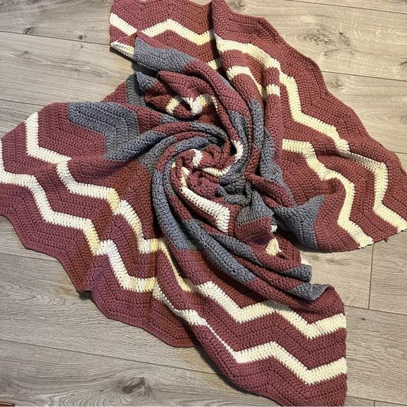 Hand Knitted Boho Chevron pattern Blanket Grey, Pink and Cream Full size - Picture 6 of 9